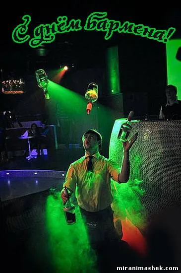 Открытка День бармена - Бармен на сцене, коктейли, свет | Красивая открытка #21