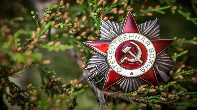 Открытка 9 мая - Знак отличия "Отличник Вооруженных Сил" | Красивая открытка #128