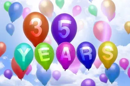 Открытка Открытки на 35 лет - Воздушные шары с надписью "5 лет" на фоне неба | Красивая открытка #96